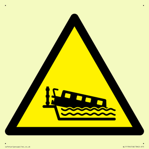 W519 Warning: Grounding narrow boat on lock cill